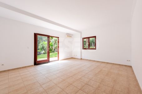 Villa avec beaucoup de charme donnant la zone verte