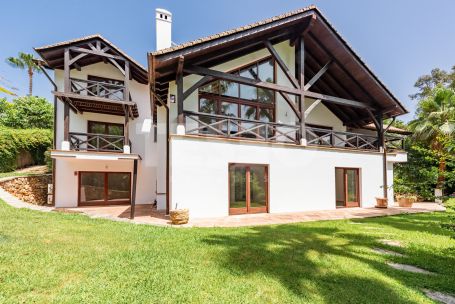 Villa avec beaucoup de charme donnant la zone verte