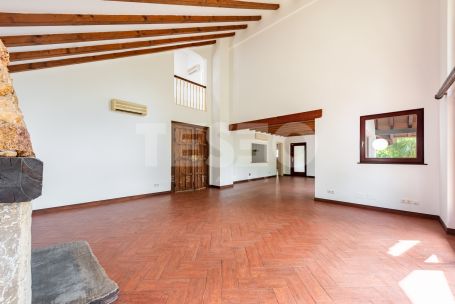 Villa avec beaucoup de charme donnant la zone verte