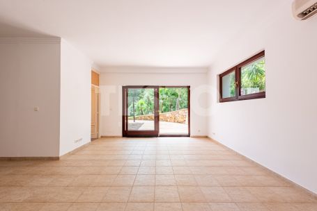 Villa avec beaucoup de charme donnant la zone verte