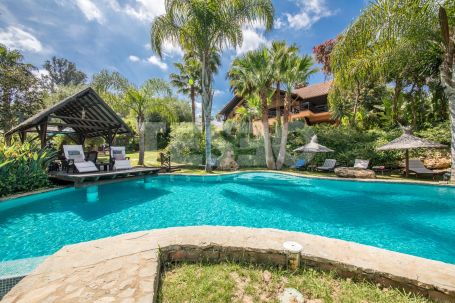 African style villa Karibu overlooking a beautiful green zone for sale