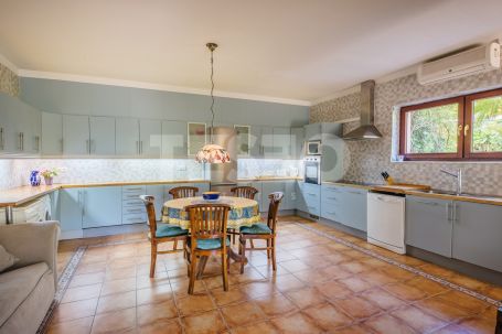 African style villa Karibu overlooking a beautiful green zone for sale
