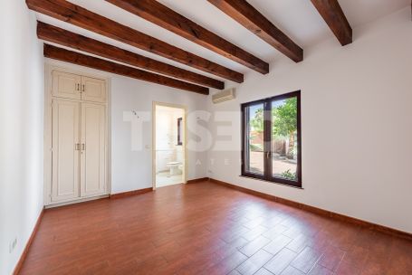 Villa avec beaucoup de charme donnant la zone verte