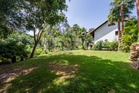Villa avec beaucoup de charme donnant la zone verte