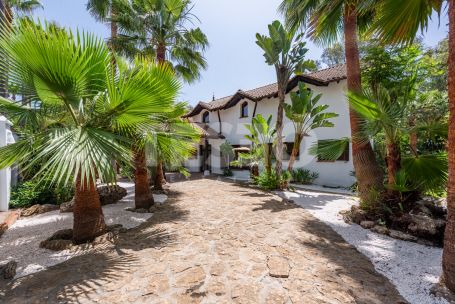 Villa avec beaucoup de charme donnant la zone verte