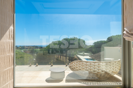Villa with Spectacular Views Over the Golf Course and the Sea in Sotogrande Alto