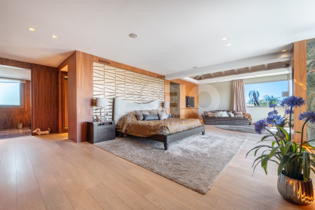 Villa with Spectacular Views Over the Golf Course and the Sea in Sotogrande Alto