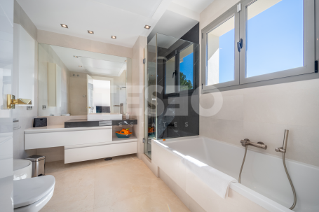 Villa with Spectacular Views Over the Golf Course and the Sea in Sotogrande Alto