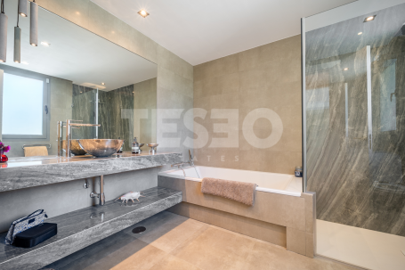 Villa with Spectacular Views Over the Golf Course and the Sea in Sotogrande Alto