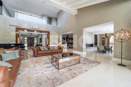 Villa with Spectacular Views Over the Golf Course and the Sea in Sotogrande Alto