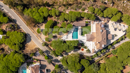 Villa with Spectacular Views Over the Golf Course and the Sea in Sotogrande Alto