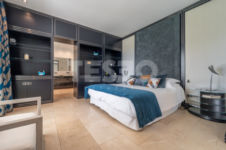 Villa with Spectacular Views Over the Golf Course and the Sea in Sotogrande Alto