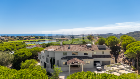 Villa with Spectacular Views Over the Golf Course and the Sea in Sotogrande Alto