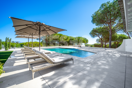 Villa with Spectacular Views Over the Golf Course and the Sea in Sotogrande Alto