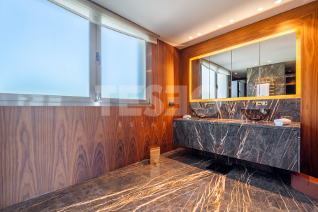 Villa with Spectacular Views Over the Golf Course and the Sea in Sotogrande Alto