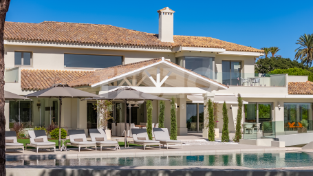 Villa with Spectacular Views Over the Golf Course and the Sea in Sotogrande Alto