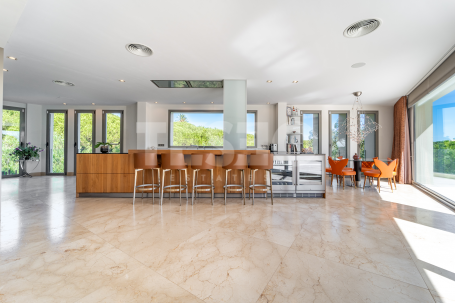 Villa with Spectacular Views Over the Golf Course and the Sea in Sotogrande Alto