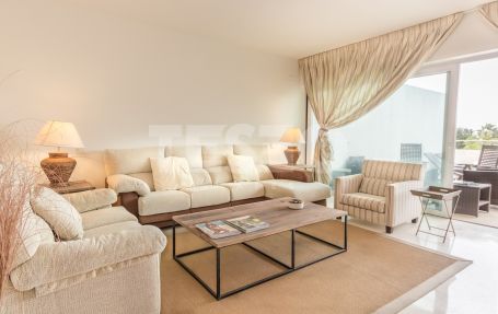 Very spacious penthouse with a private pool in Polo Gardens, Sotogrande