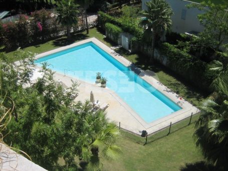 Ático de enormes dimensiones de 1 dormitorio y piscina privada en Polo Gardens, Sotogrande