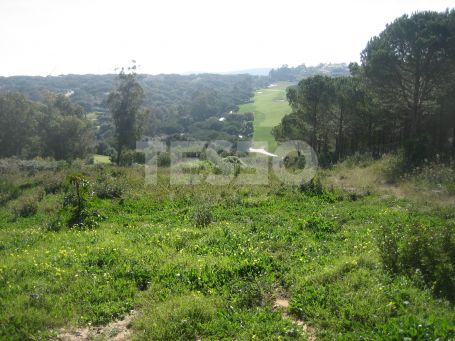 Frontline golf PLOT and with good sea views from the second floor