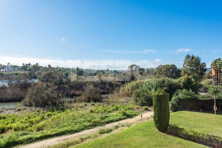 Bonito apartamento con vistas al río Guadiaro en la Exclusiva Ribera de la Tenca