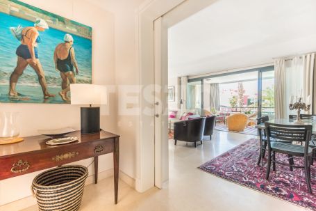 Large apartment with 4 bedrooms and nice views of the Marina.