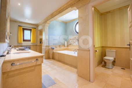 Exclusive Listing: Villa with the Best Sea Views and Exceptional Charm in Sotogrande Alto
