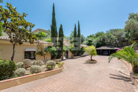 Exclusive Listing: Villa with the Best Sea Views and Exceptional Charm in Sotogrande Alto