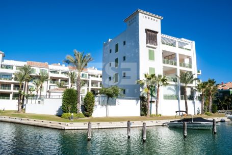 Apartamento en la Marina de Sotogrande con vistas del Puerto