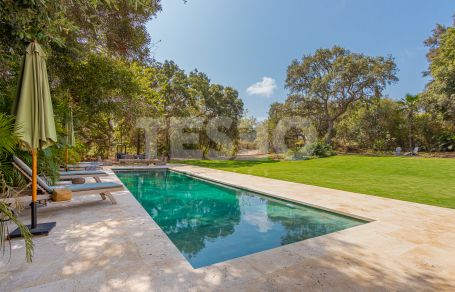 Bungalow type Villa with Charm overlooking a green zone in Sotogrande Costa