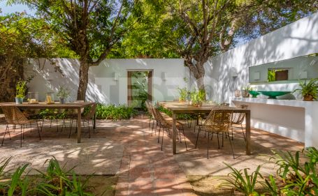 Villa con mucho encanto, dando a zona verde, en Sotogrande Costa