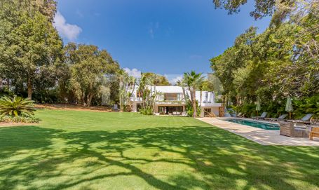 Bungalow type Villa with Charm overlooking a green zone in Sotogrande Costa