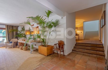 Bungalow type Villa with Charm overlooking a green zone in Sotogrande Costa