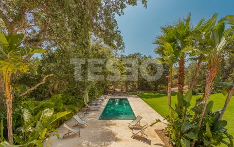 Bungalow type Villa with Charm overlooking a green zone in Sotogrande Costa