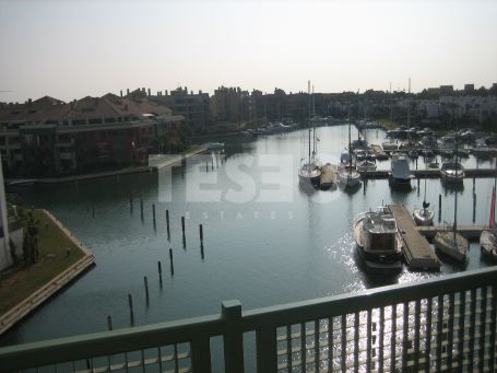 Cozy penthouse with nice viwes of the Marina