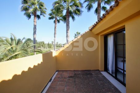 A spacious Townhouse in the exclusive complex of Los Granados with South Orientation
