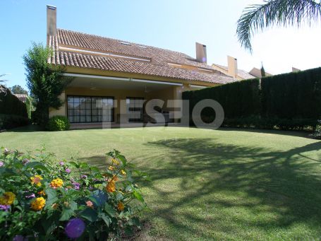Magnificent townhouse with South orientation at Los Granados, Sotogrande
