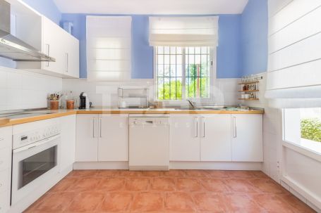 Charming Andalucian Style Villa designed by Rafael Manzano for Sale in Kings and Queens, Sotogrande