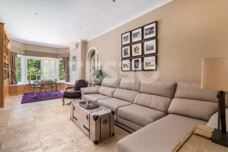 Villa for sale in the exclusive Avenue of Paseo del Parque in Sotogrande Costa