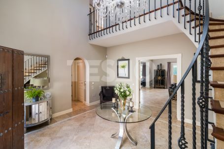 Villa for sale in the exclusive Avenue of Paseo del Parque in Sotogrande Costa