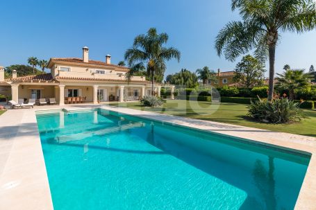 Villa for sale in the exclusive Avenue of Paseo del Parque in Sotogrande Costa