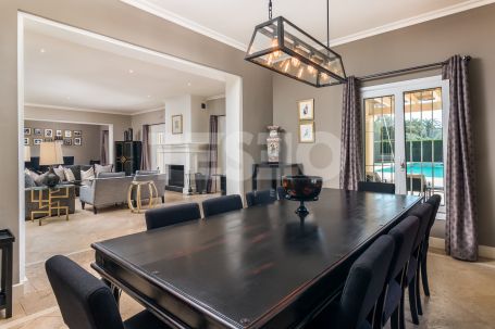 Villa for sale in the exclusive Avenue of Paseo del Parque in Sotogrande Costa