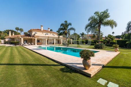 Villa for sale in the exclusive Avenue of Paseo del Parque in Sotogrande Costa