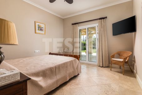 Villa for sale in the exclusive Avenue of Paseo del Parque in Sotogrande Costa