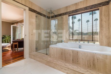 Villa for sale in the exclusive Avenue of Paseo del Parque in Sotogrande Costa