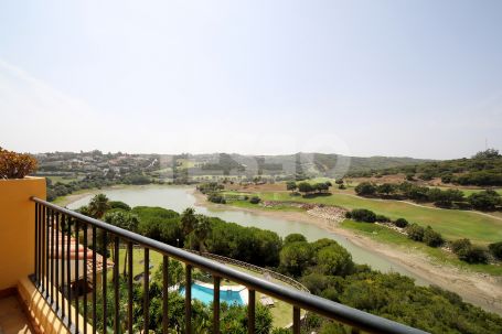 Lovely apartment in a fantastic development with stunning views.