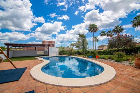 PRECIOSA VILLA DE ESTILO ALPINO EN SOTOGRANDE ALTO