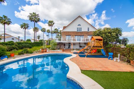 PRECIOSA VILLA DE ESTILO ALPINO EN SOTOGRANDE ALTO