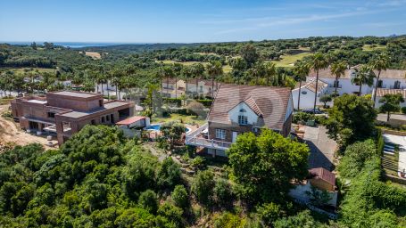 PRECIOSA VILLA DE ESTILO ALPINO EN SOTOGRANDE ALTO
