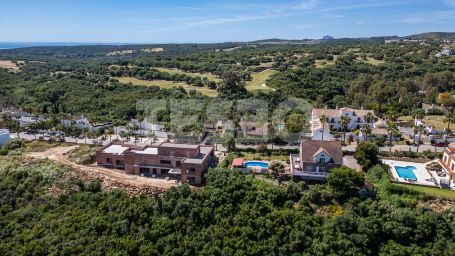 PRECIOSA VILLA DE ESTILO ALPINO EN SOTOGRANDE ALTO